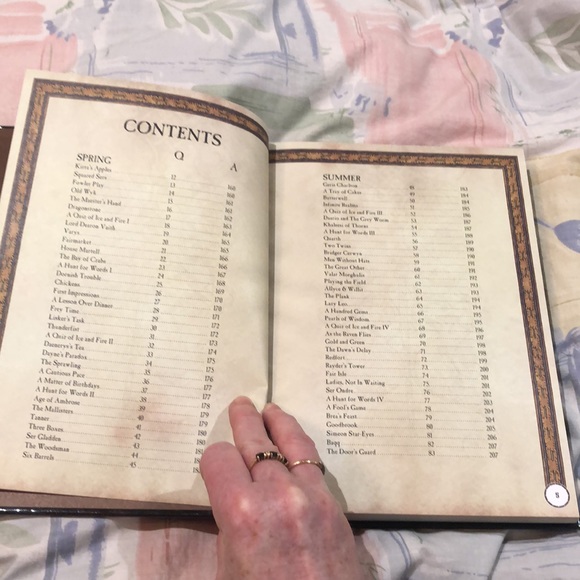 A Game Of Thrones puzzle quest book. Like new condition!! - Picture 4 of 11